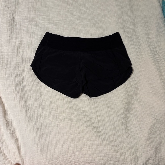 Lululemon Women's Black 2.5” Speed Up Shorts - Picture 6 of 7